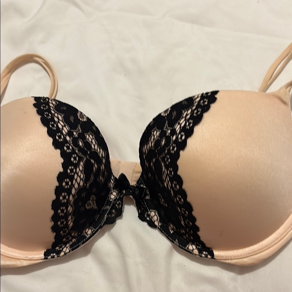Elegant Lace Trimmed Bra in Black and Cream